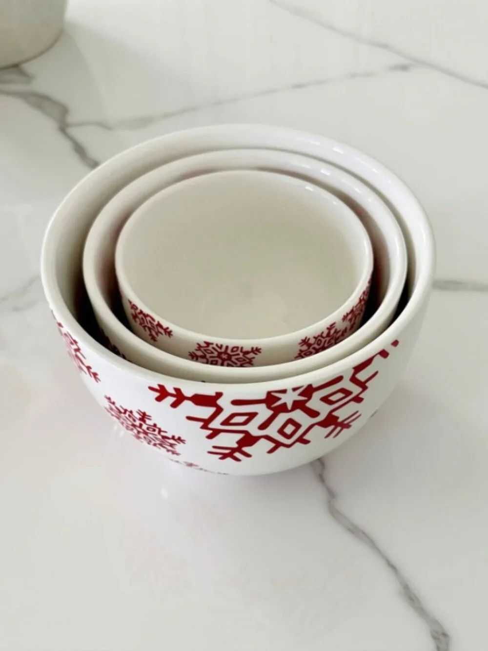 Crate & Barrel “Be Very Merry” Nesting Bowls – Set of 3